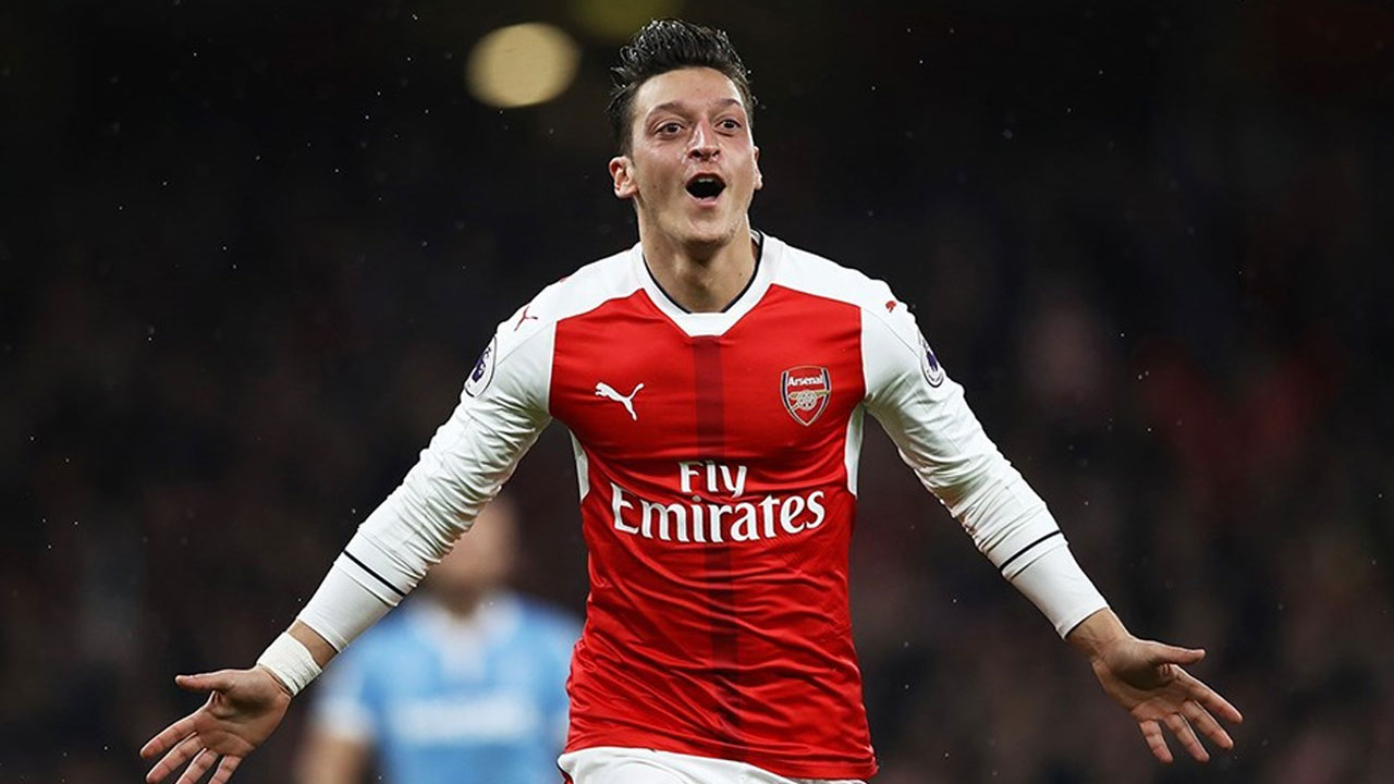 Özil: 2021 yılına kadar Arsenal'deyim!