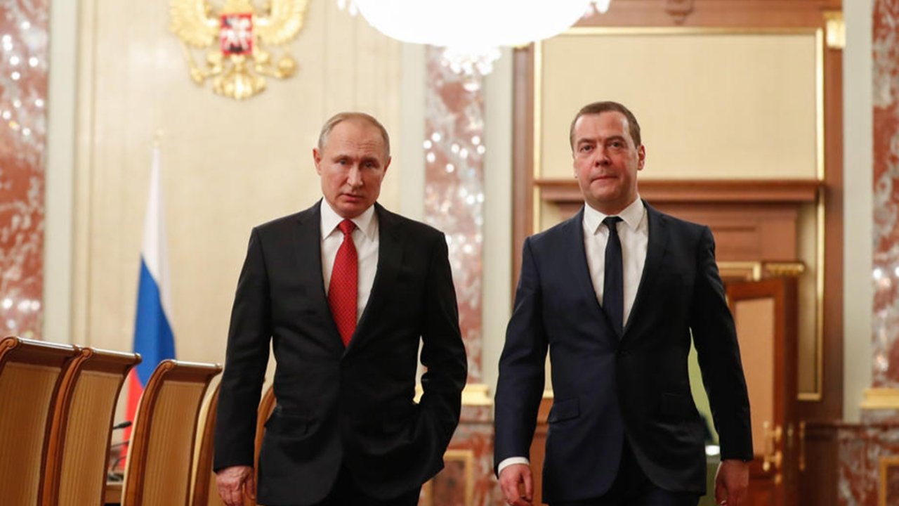 Putin'den Medvedev'e yeni görev...
