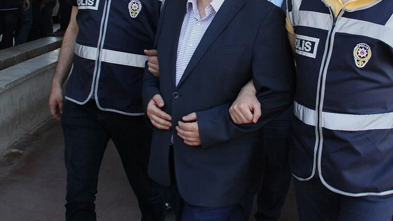 İzmir merkezli FETÖ operasyonunda 82 tutuklama...