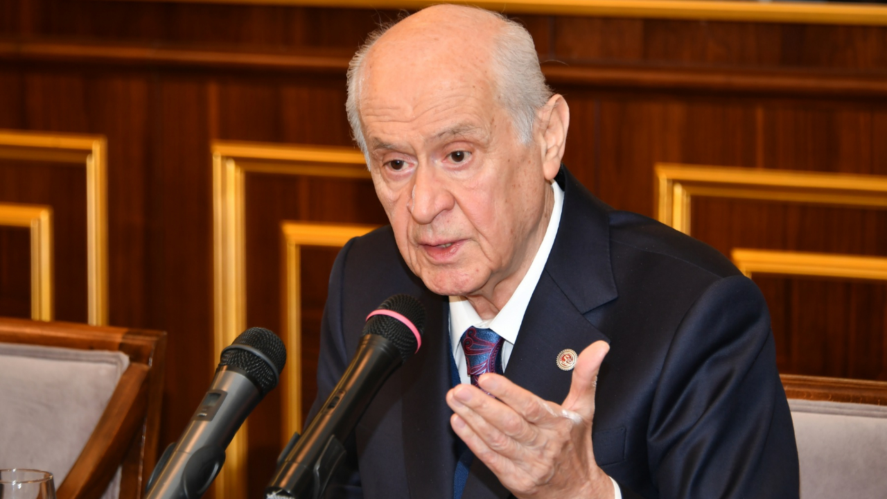 Bahçeli: Öztrak şu amcana bir bak bakalım!