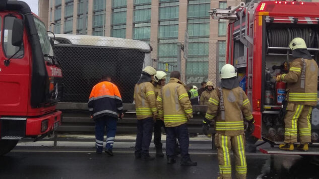 Çağlayan'da metrobüs yangını!