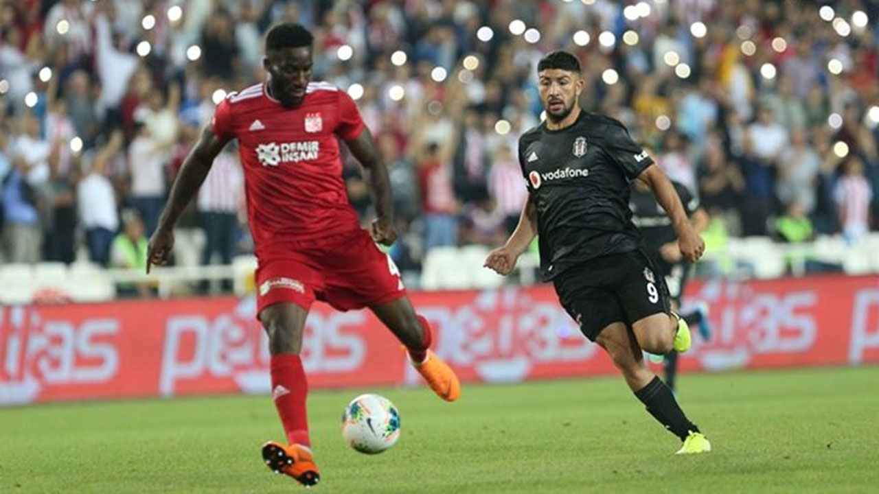 Kartal evinde ağır yara aldı!