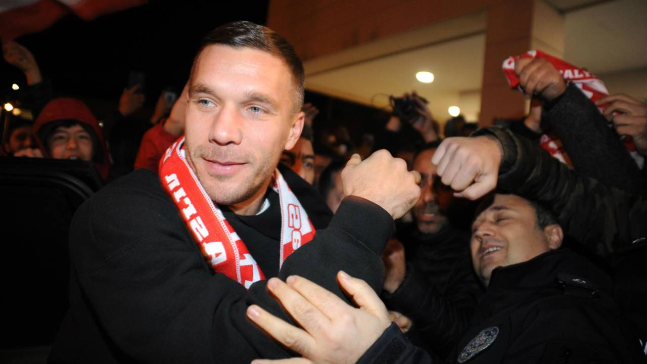 Podolski Süper Lig'e döndü! Antalya'ya indi...