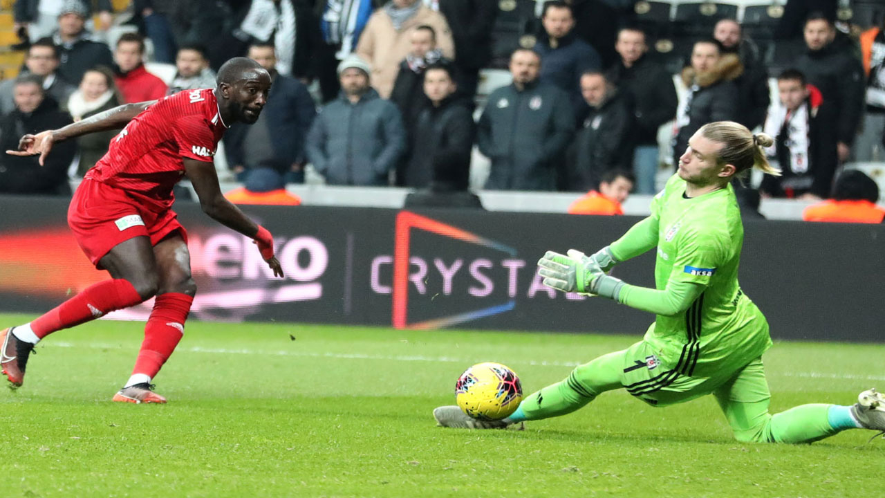Kartal evinde ağır yara aldı!