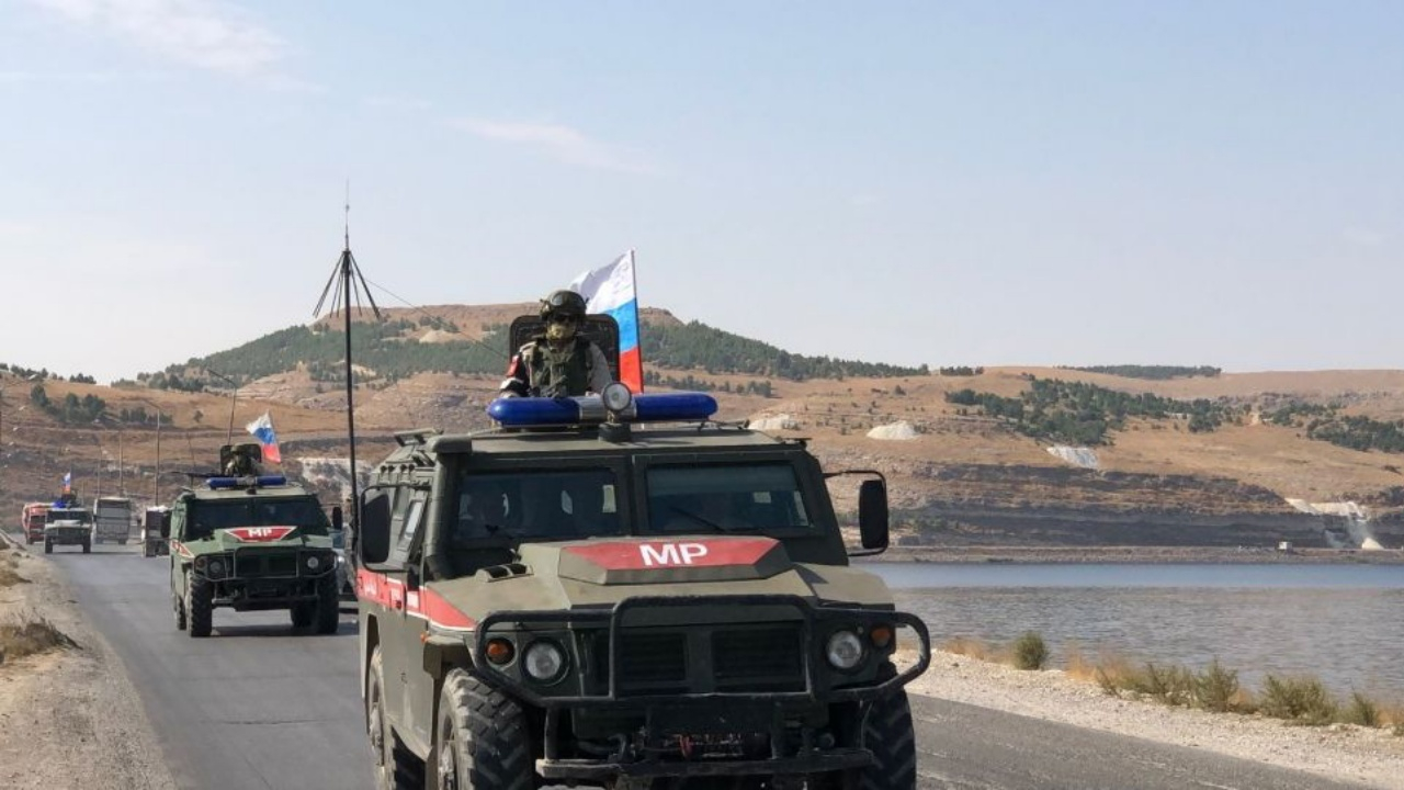 Suriye'de petrol gerilimi! ABD güçleri Rus askerlerinin yolunu kesti!