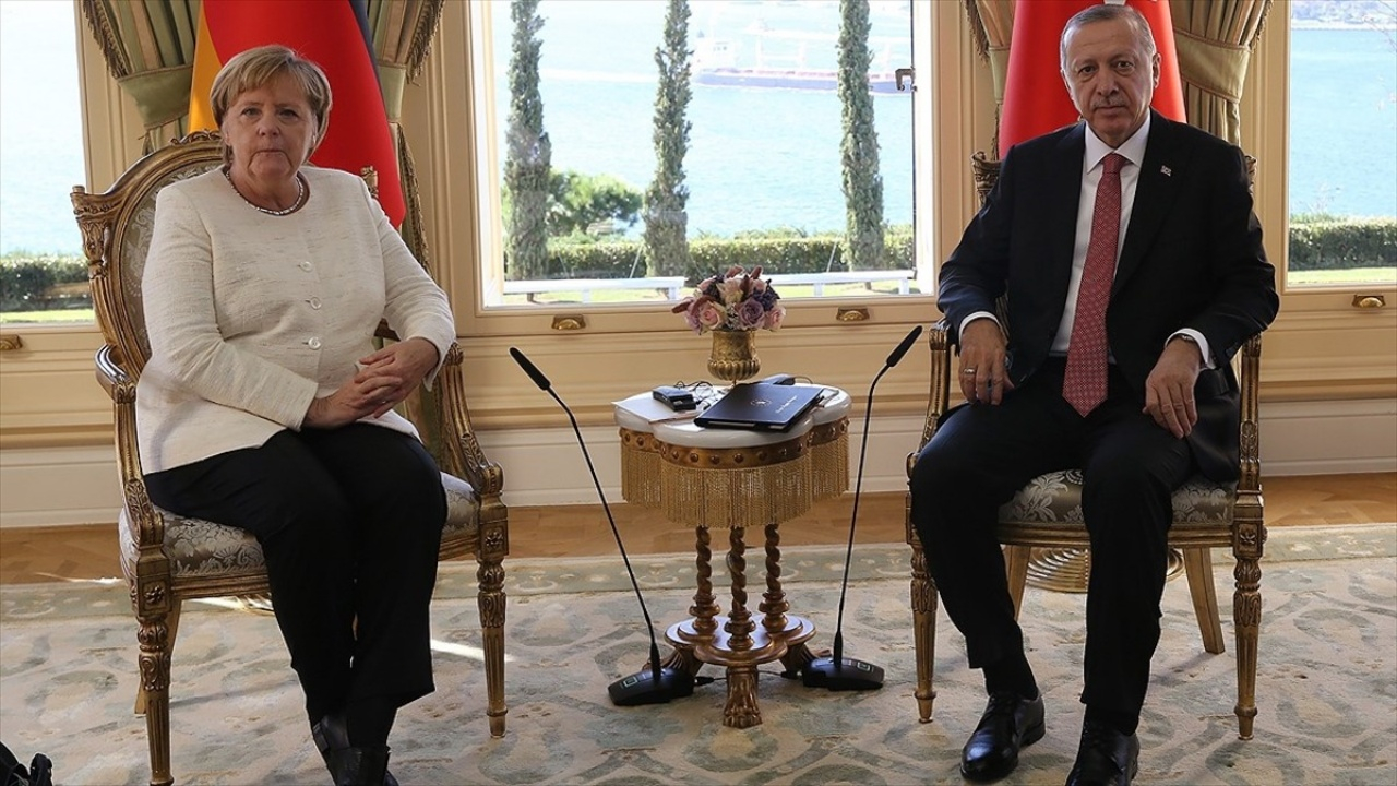 Erdoğan, Merkel ile telefonda görüştü...