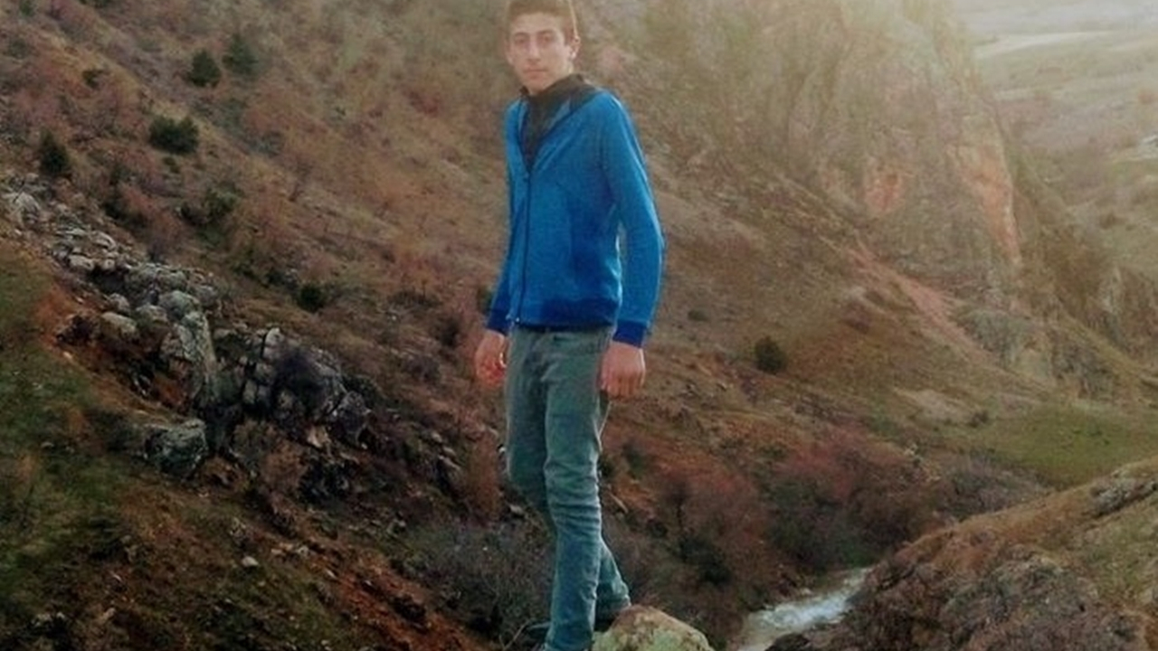 Dengesini kaybetti, elindeki tüfek patladı!