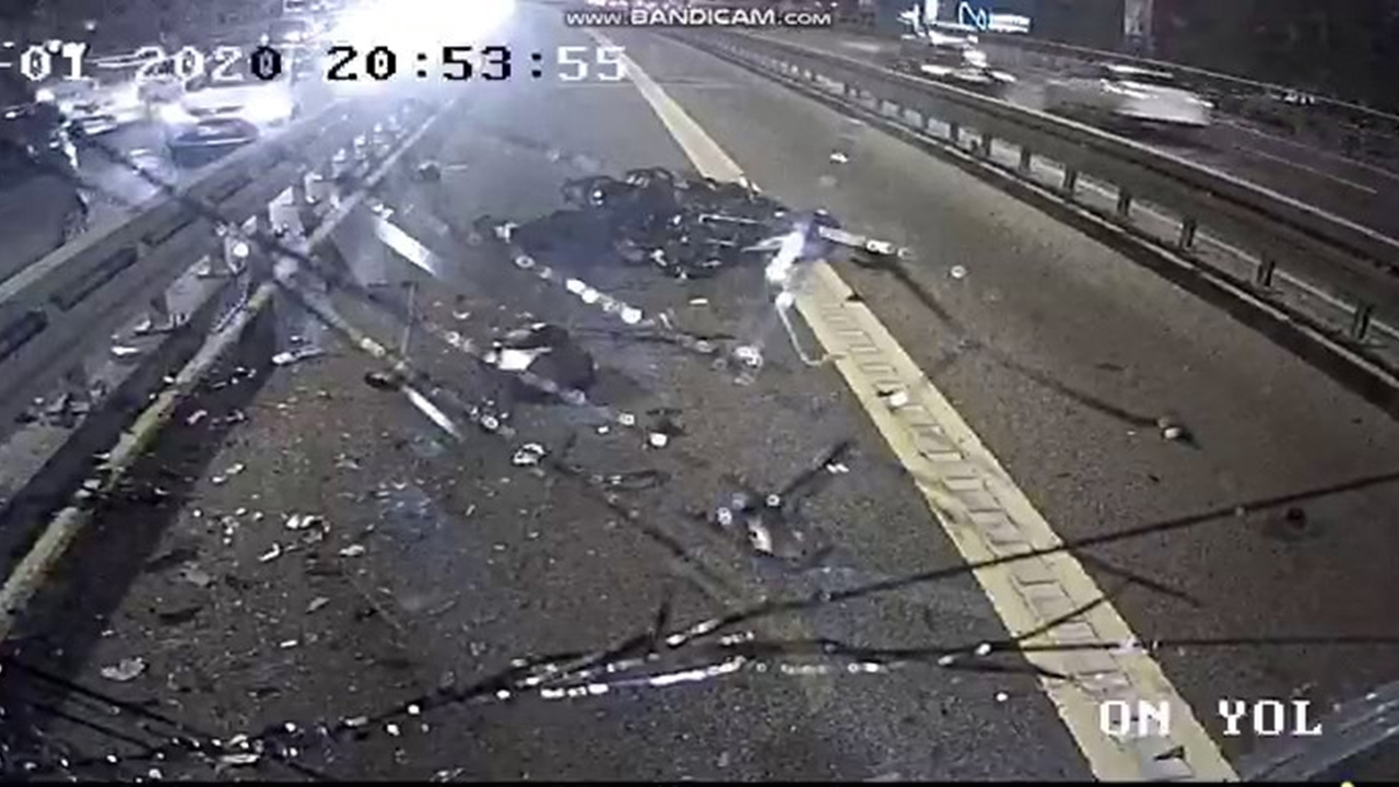 Metrobüs motosiklete böyle çarptı...