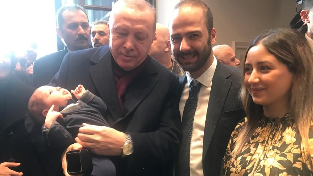 Erdoğan'a Berlin'de sürpriz karşılama...