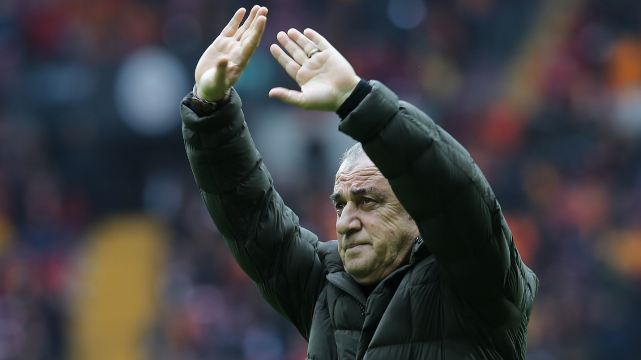 Galatasaray'da 1 numaralı gündem 'stoper'