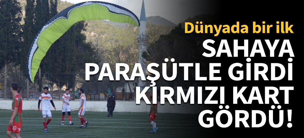 Sahaya paraşütle indi, kırmızı kart gördü!