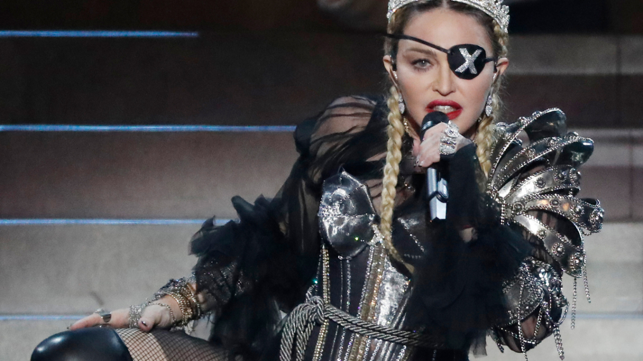 Madonna konserini yine iptal etti!