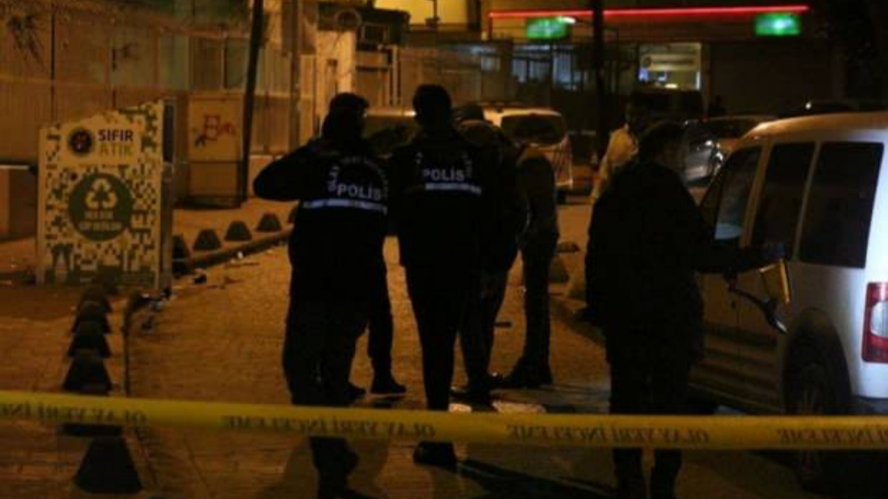 Beyoğlu'nda silahlı çatışma çıktı! Yaralılar var
