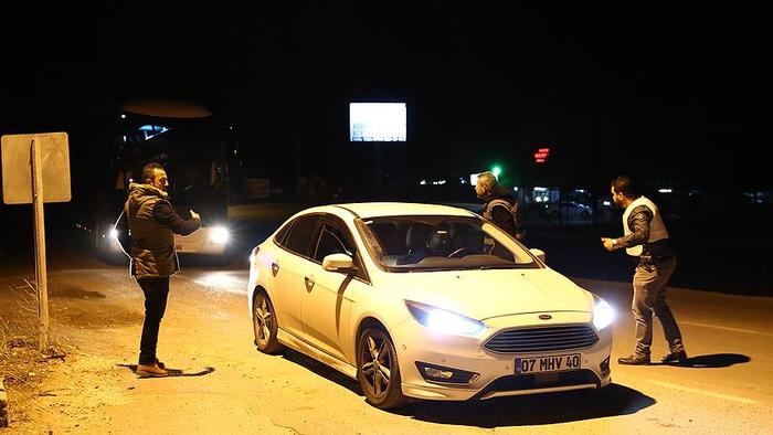 Antalya'da cinayetten aranan zanlı jandarmaya ateş açtı