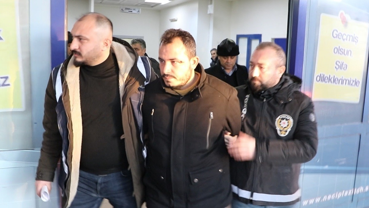 Arkadaşını bıçaklayarak öldürdü...