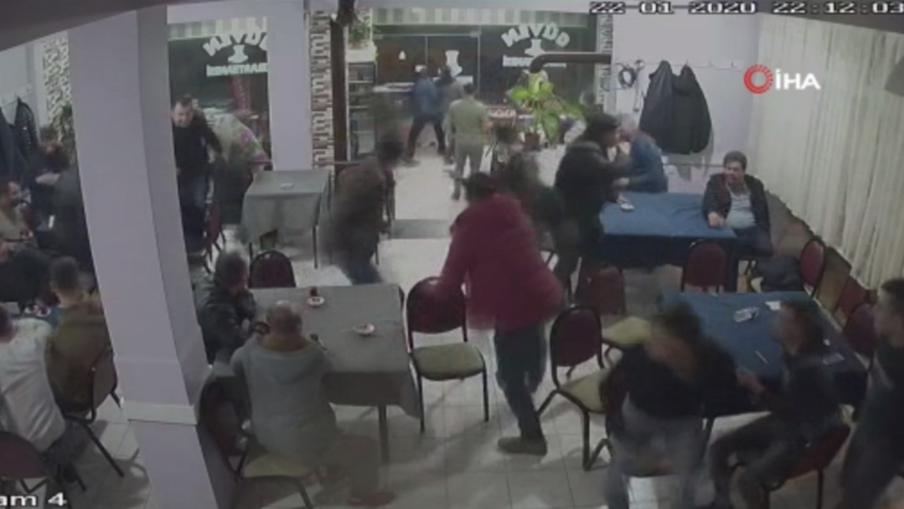 Depremi hisseden kendisini dışarıya attı...