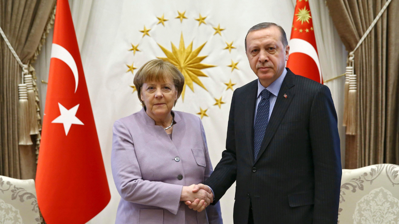 Erdoğan'dan Merkel'e davet! Türkiye'ye geliyor...