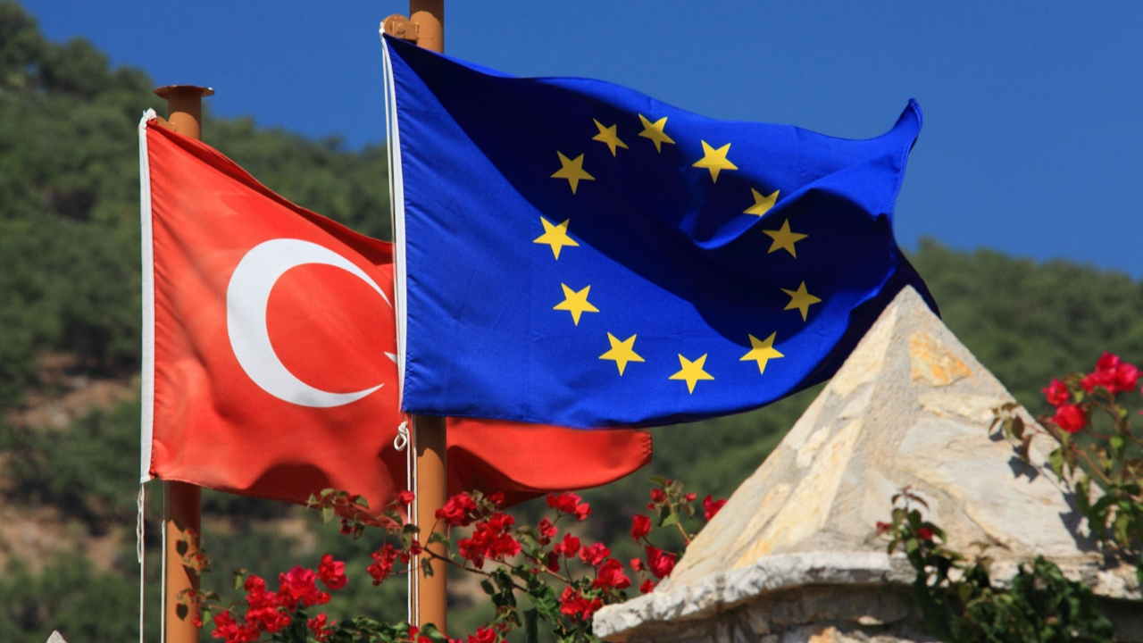 AB'den Elazığ depremi için dayanışma mesajları!