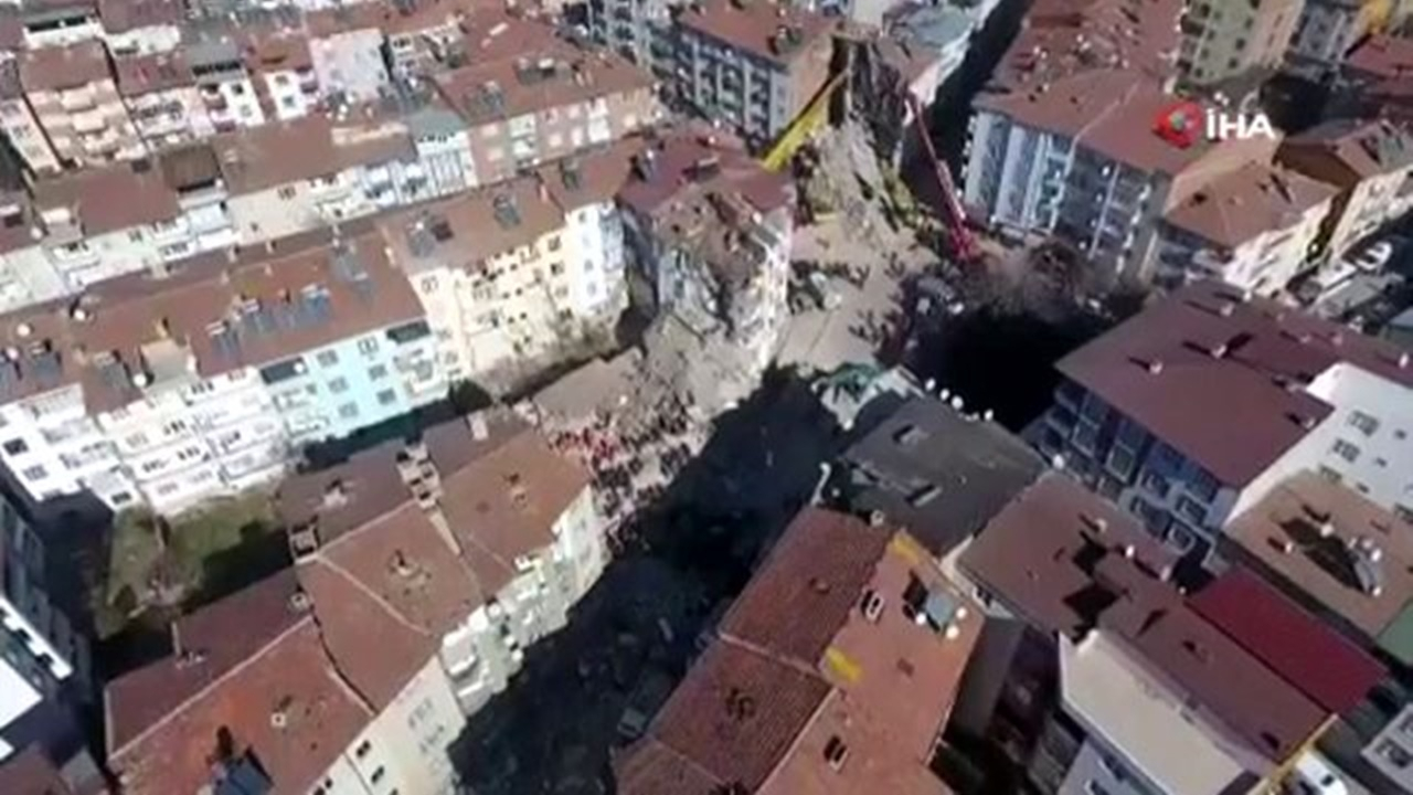 112'yi arayıp enkaz altından yardım istedi