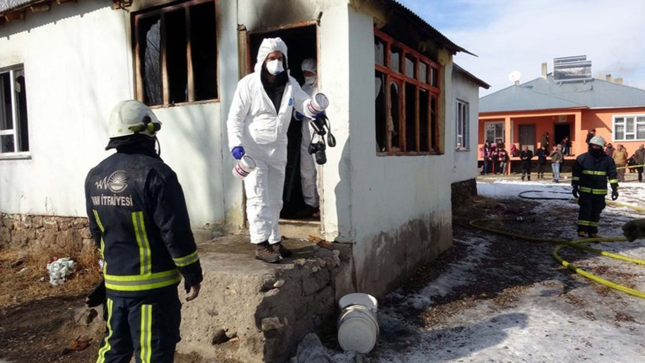 Van'daki yangında iki kardeş hayatını kaybetti
