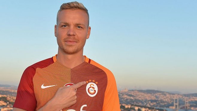 Sigthorsson topa vurmadan yarım sezonluk parasını aldı ve gitti!