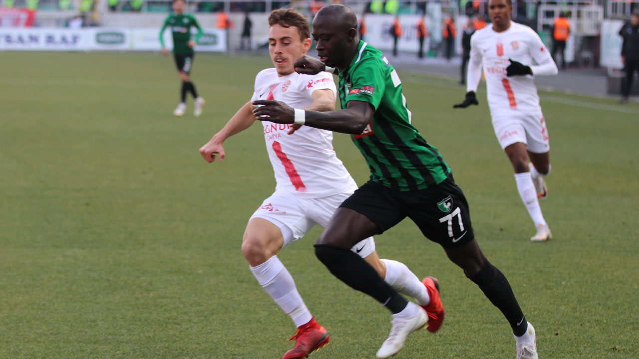 Antalyaspor Denizli'yi evinde devirdi