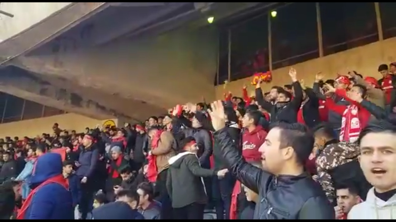 Traktör Azerbaycan tribünlerinden Türkiye'ye destek!