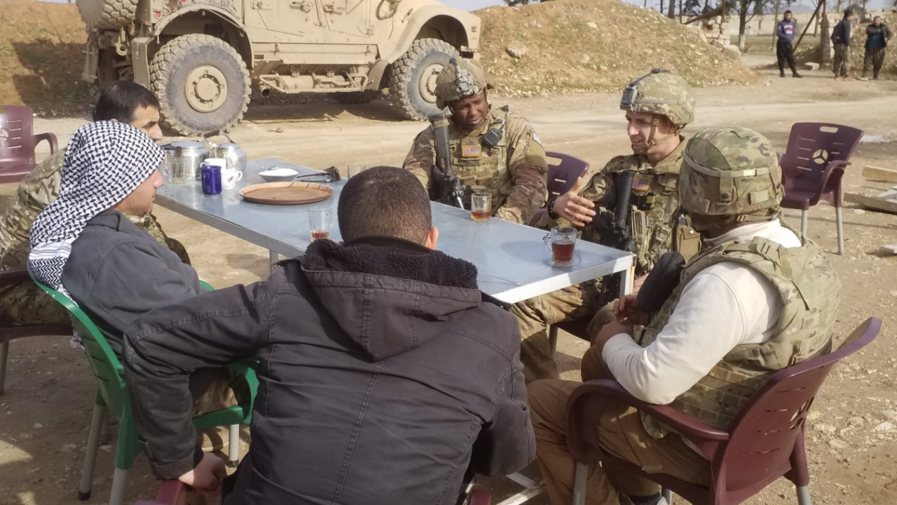 ABD askeri, PKK'lı hainlerle çay keyfi yaptı