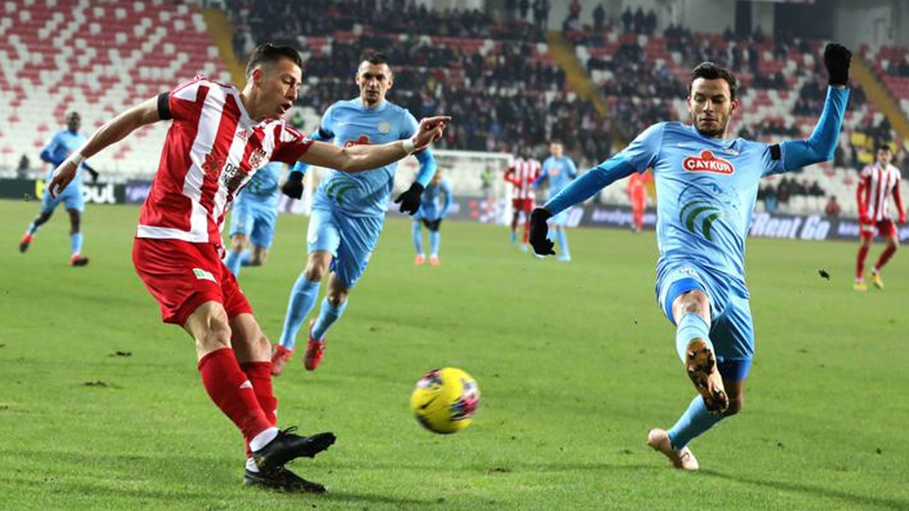 Lider Sivasspor 1 puanı uzatmada kurtardı