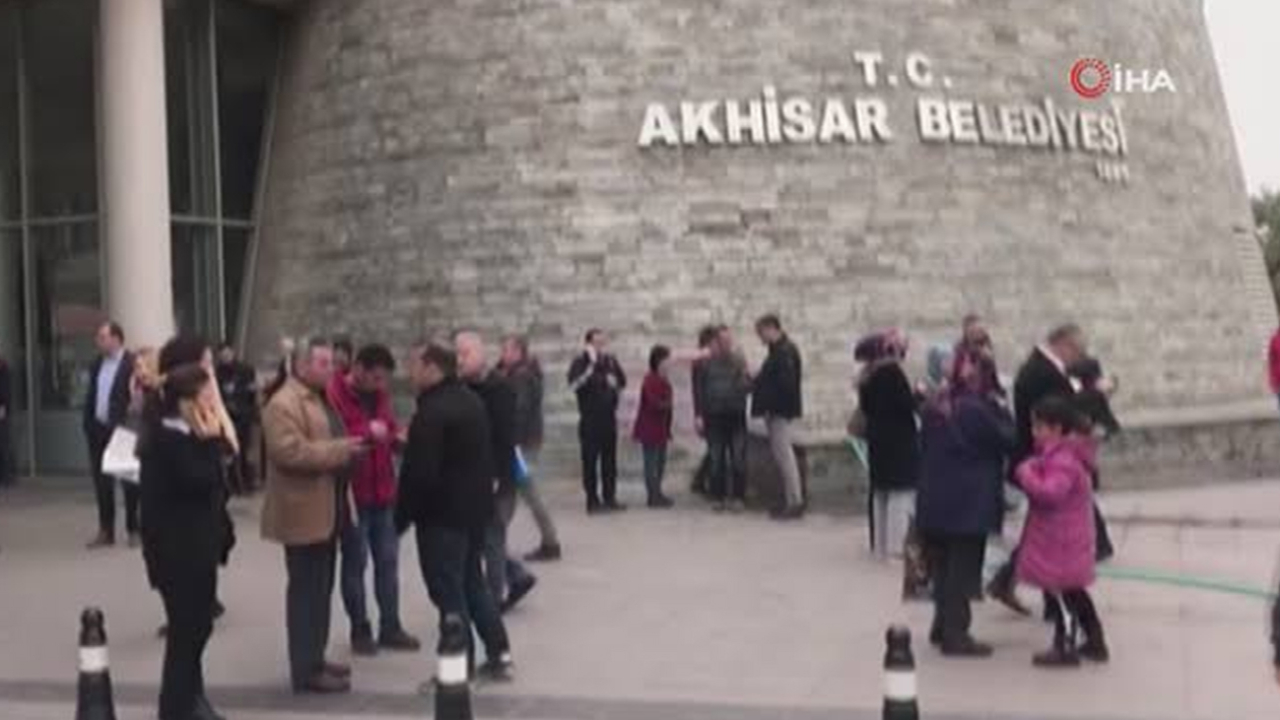 Son dakika... Manisa'da 4.8 büyüklüğünde korkutan deprem!