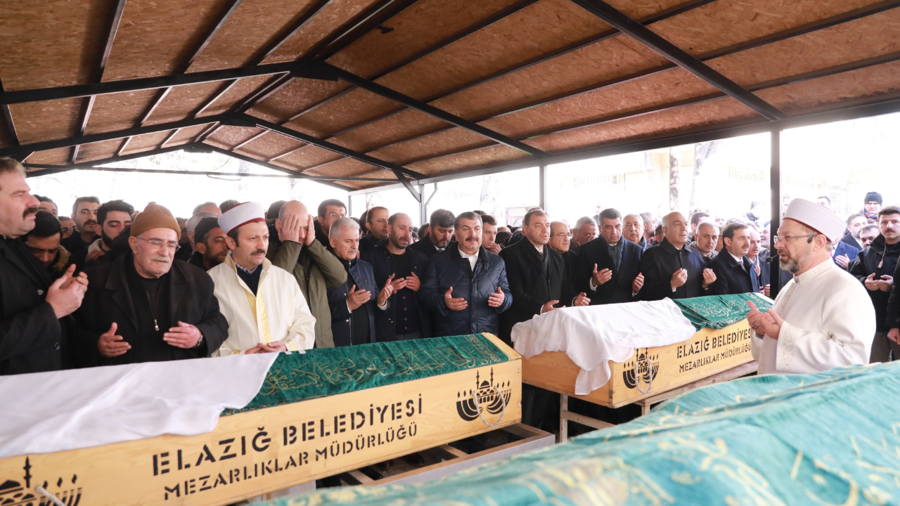 Ali Erbaş: Depremde vefat edenler şehittir