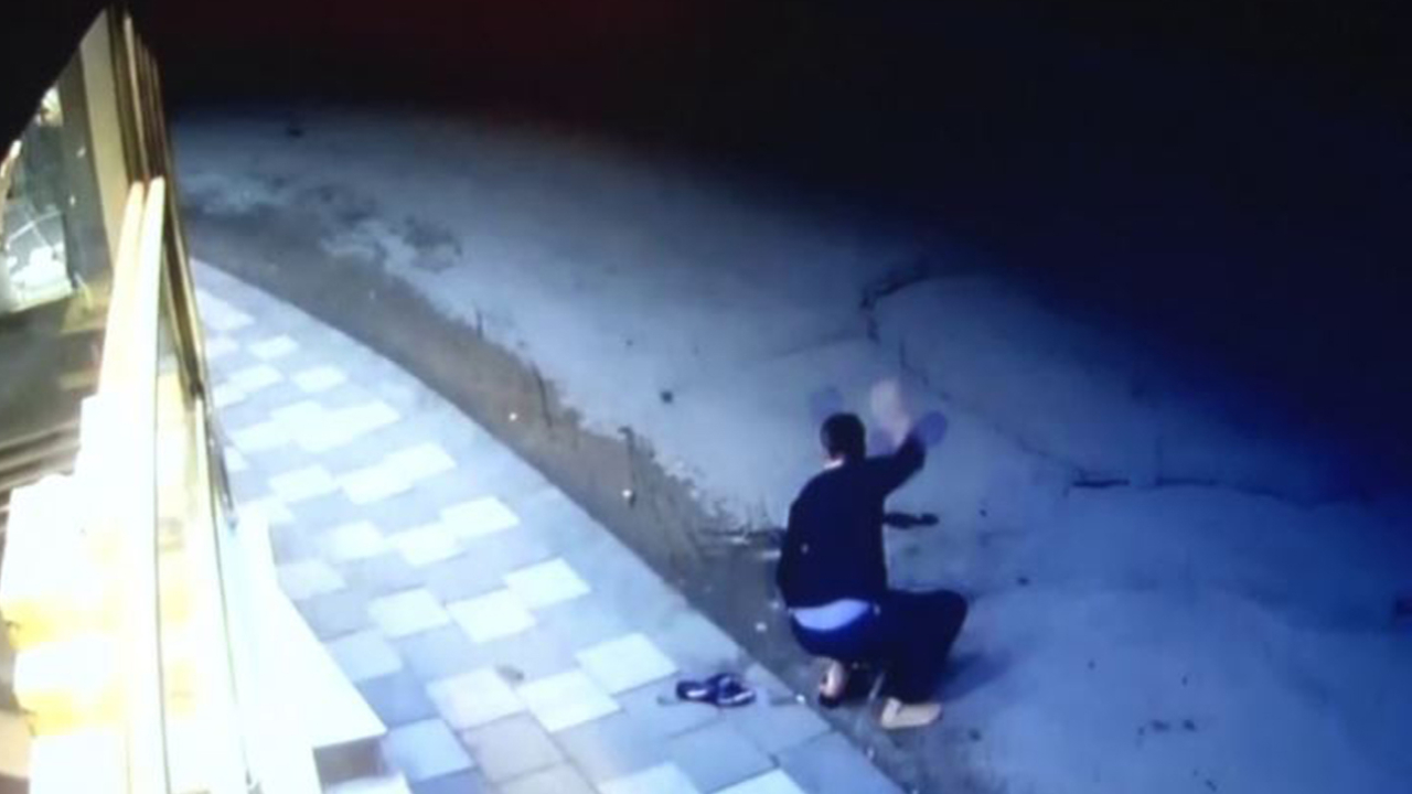 Depremde 11 kişinin öldüğü 2 binanın yıkılma anları kameralarda