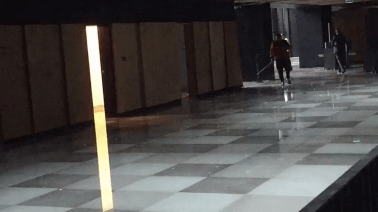 Beylikdüzü belediye binasını su bastı!