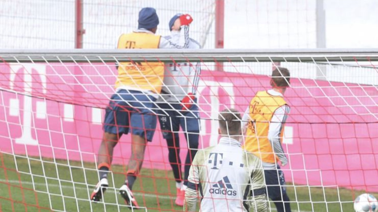 Yıldız futbolcular idmanda birbirine girdi!