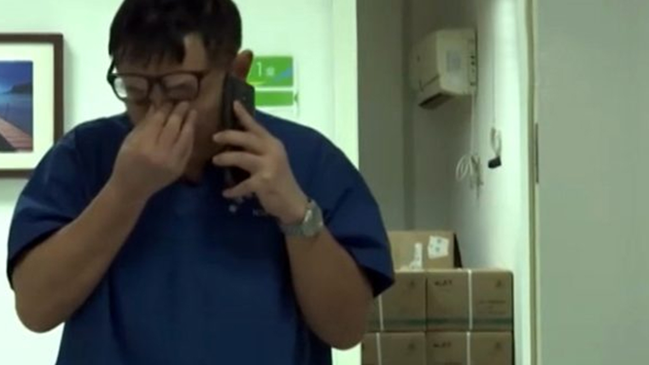 Koronavirüs nedeniyle ölmekte olan arkadaşı arayınca gözyaşlarını tutamadı