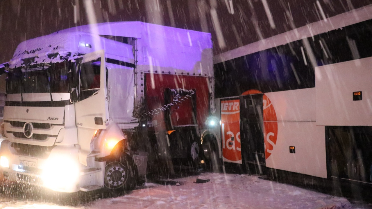 Bolu'da zincirleme kaza: Ölü ve yaralılar var...