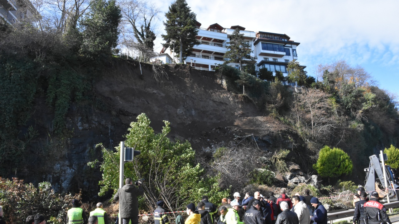 Heyelan, Samsun-Ordu yolunu ulaşıma kapattı