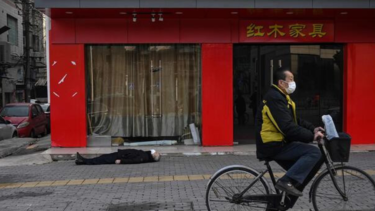 Korku filmi gibi! Wuhan'da kan donduran fotoğraf