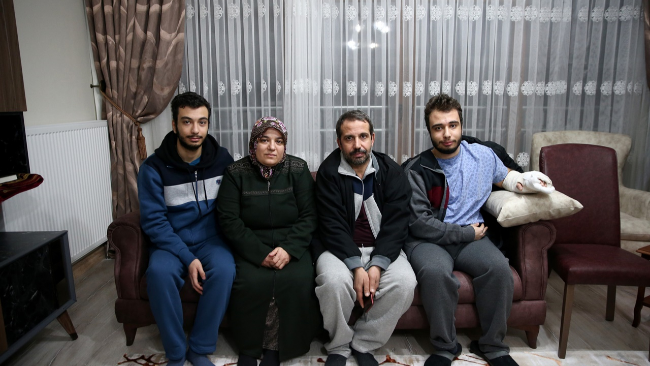 Enkazdan kurtarılan Azize Çelik yeni evine kavuştu!