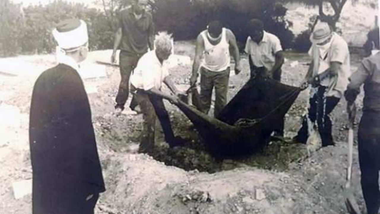 Kıbrıs şehitlerinin mezarları açılacak