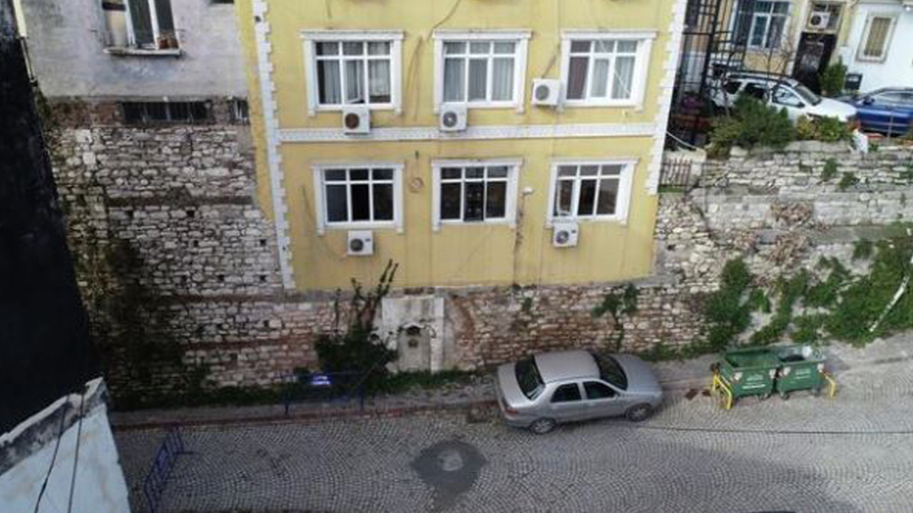 İstanbul'da şaşkına çeviren görüntü; altı tarih üstü otel