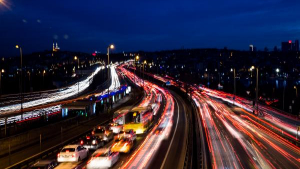 Tatil bitti, trafik kilitlendi