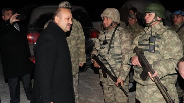 Bakan Işık Namaz Dağı Üs Bölgesi'nde!