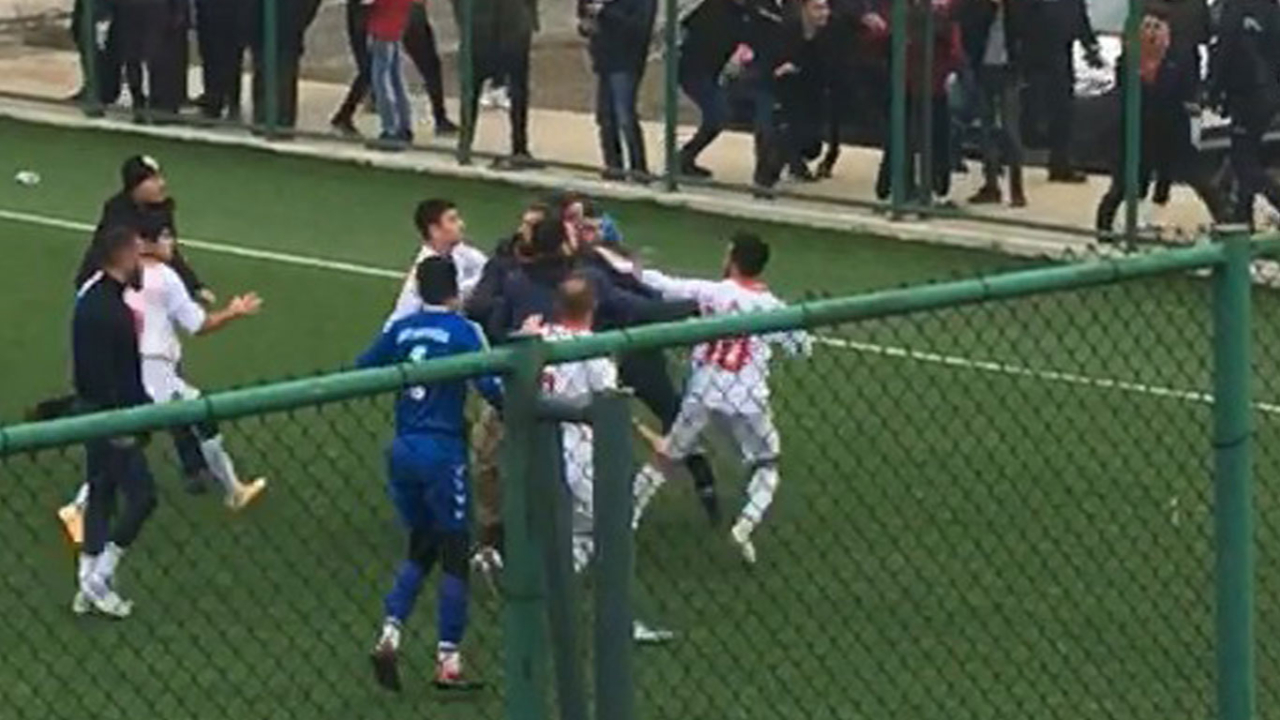 Tekme tokat kavga maçı iptal ettirdi!