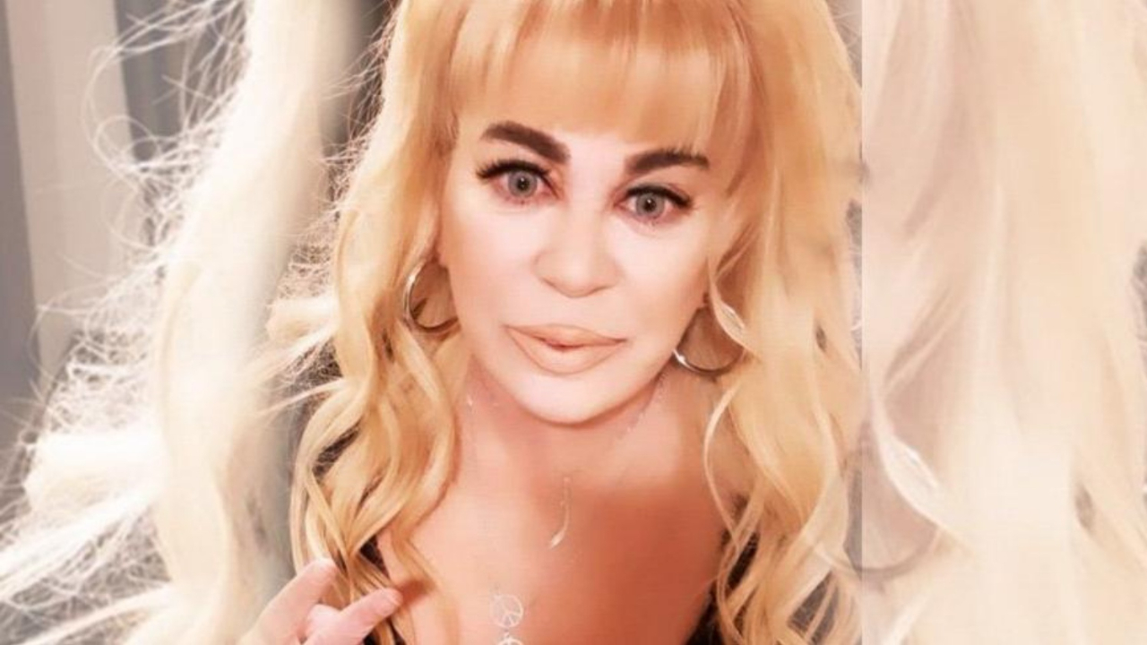 Bu kare Zerrin Özer'e özür diletti