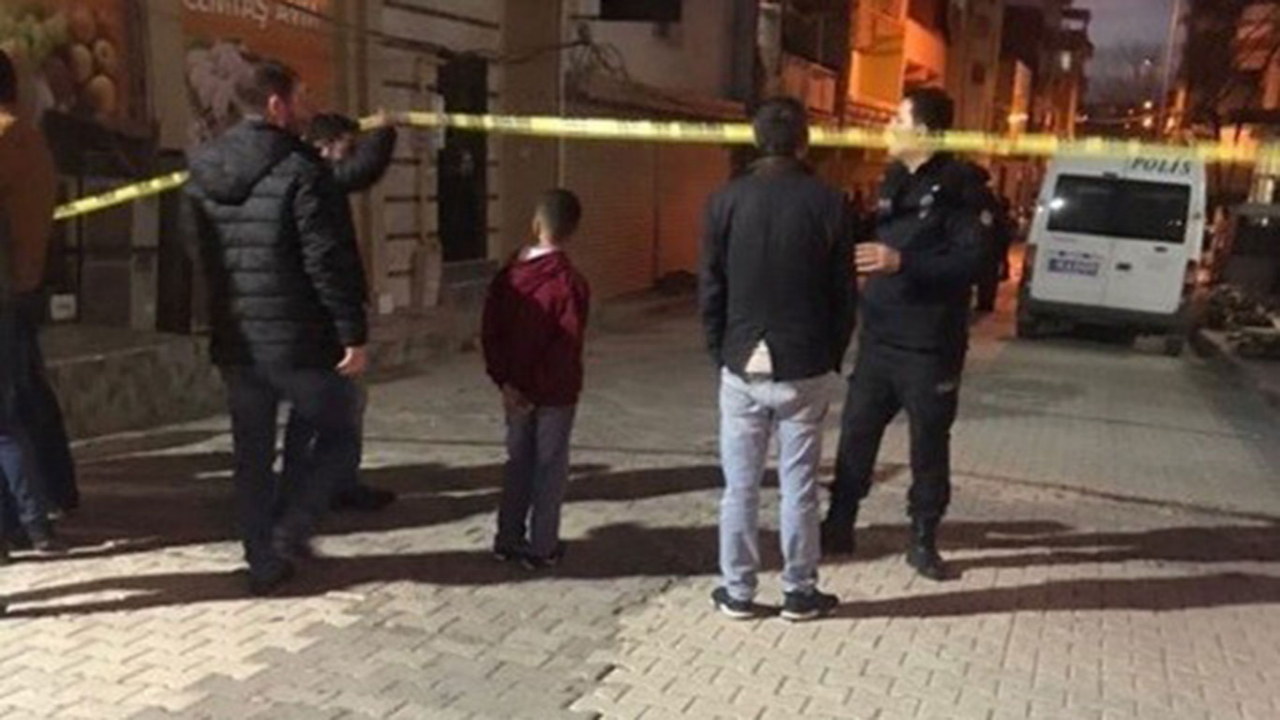 İzmir'de vahşet: Hamile anne ve oğlu öldürüldü