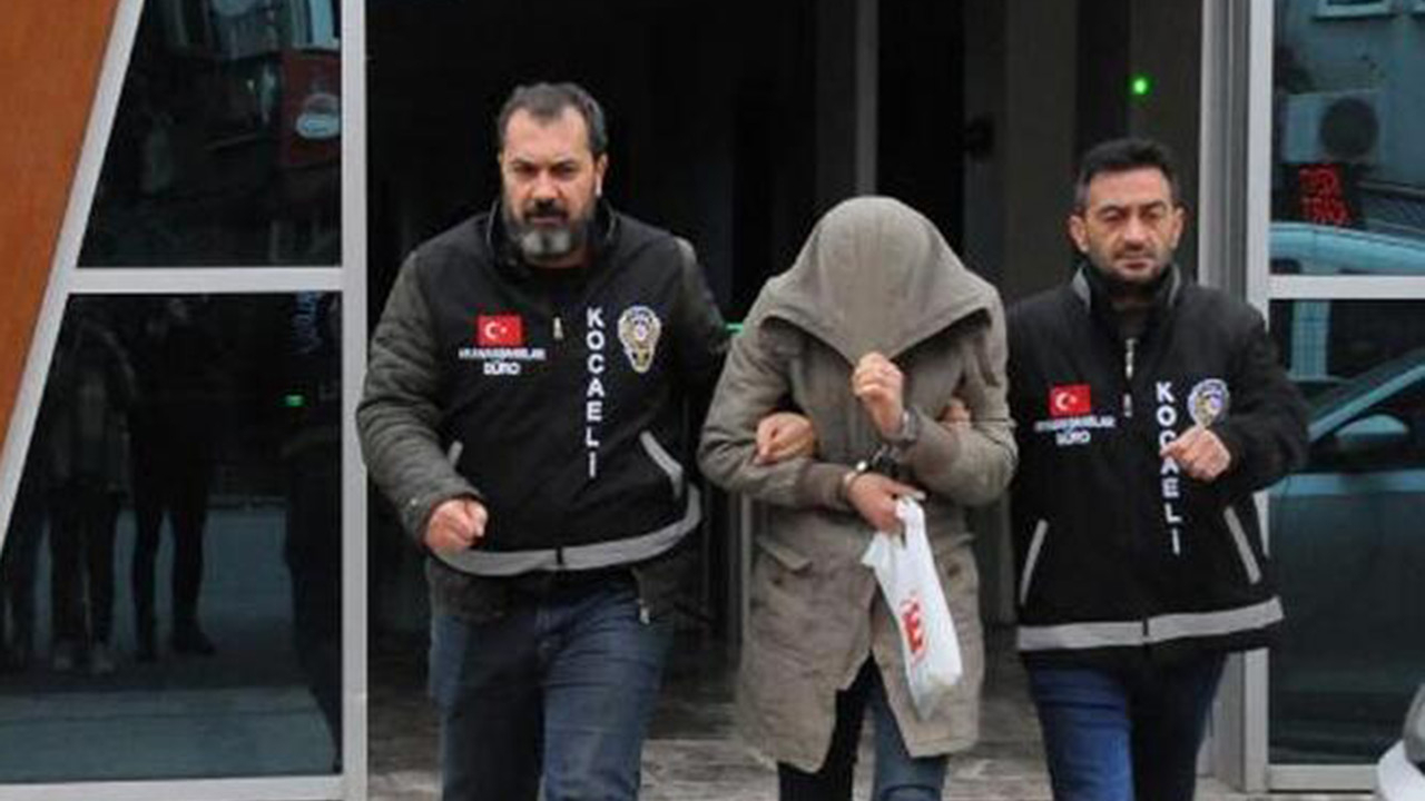 Babasını öldürdü alışveriş yaparken yakalandı
