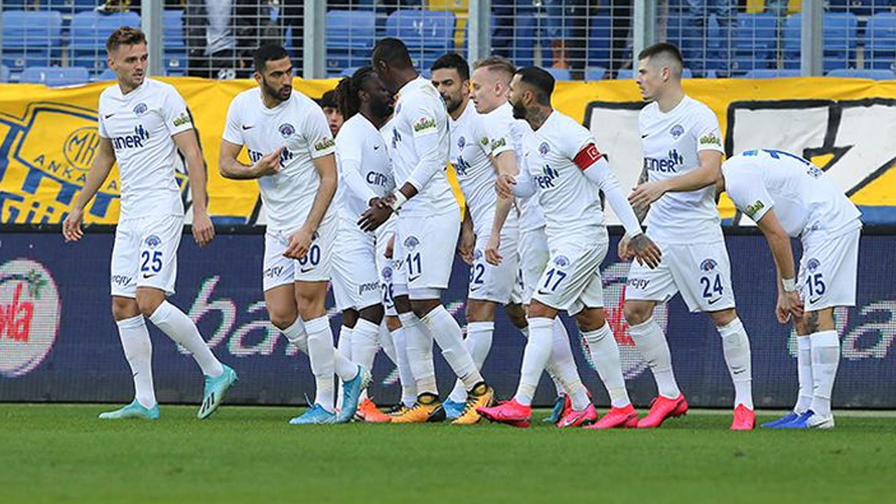Kadroda sadece Quaresma kaldı