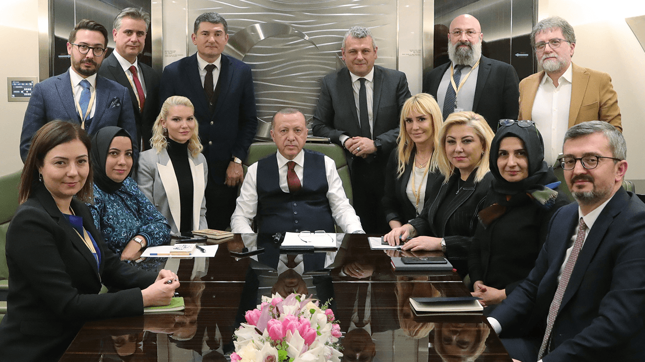 Ahmet Hakan'dan yeni uçak pozu! Göğsünü gere gere...