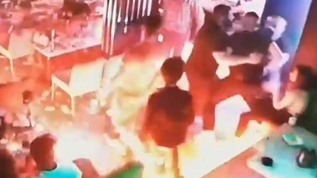 Beyoğlu'nda barda çıkan bıçaklı sopalı kavga